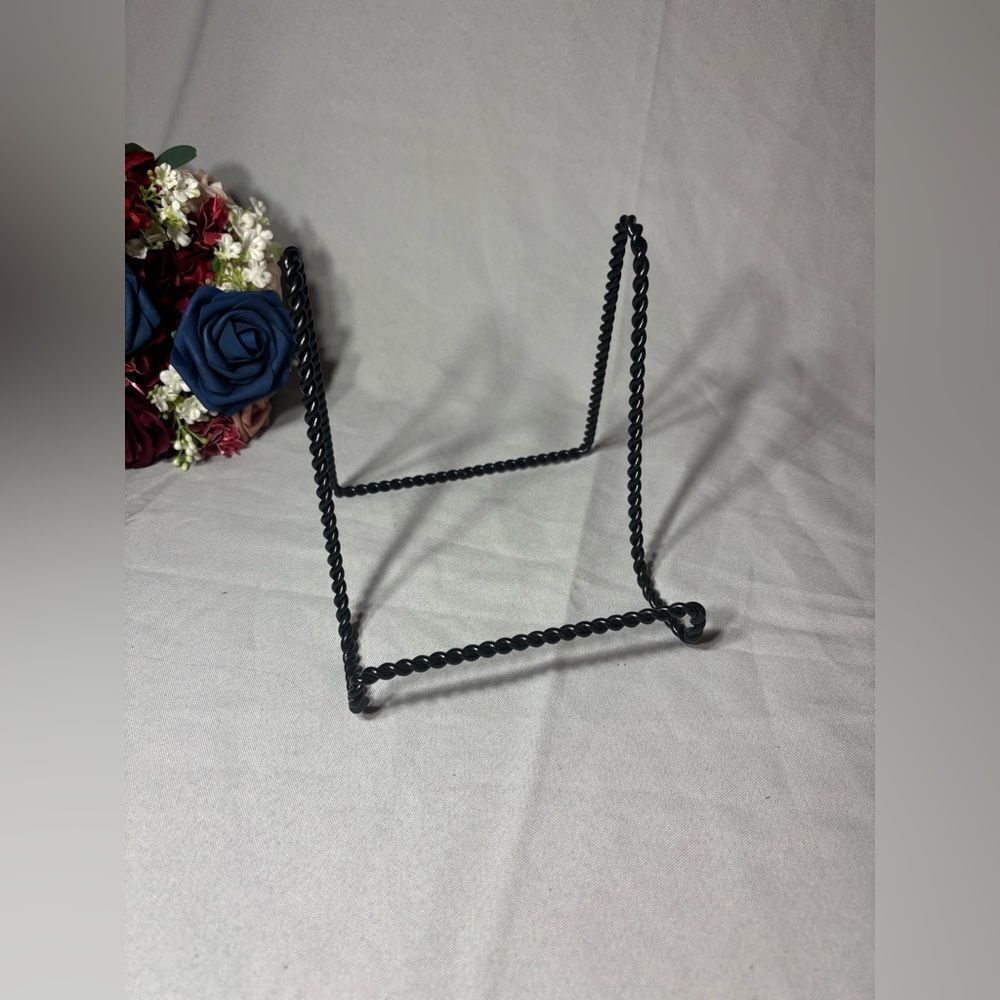 New Black Twisted Wire Display Stand Easel Showcase Variety of Items NWOT